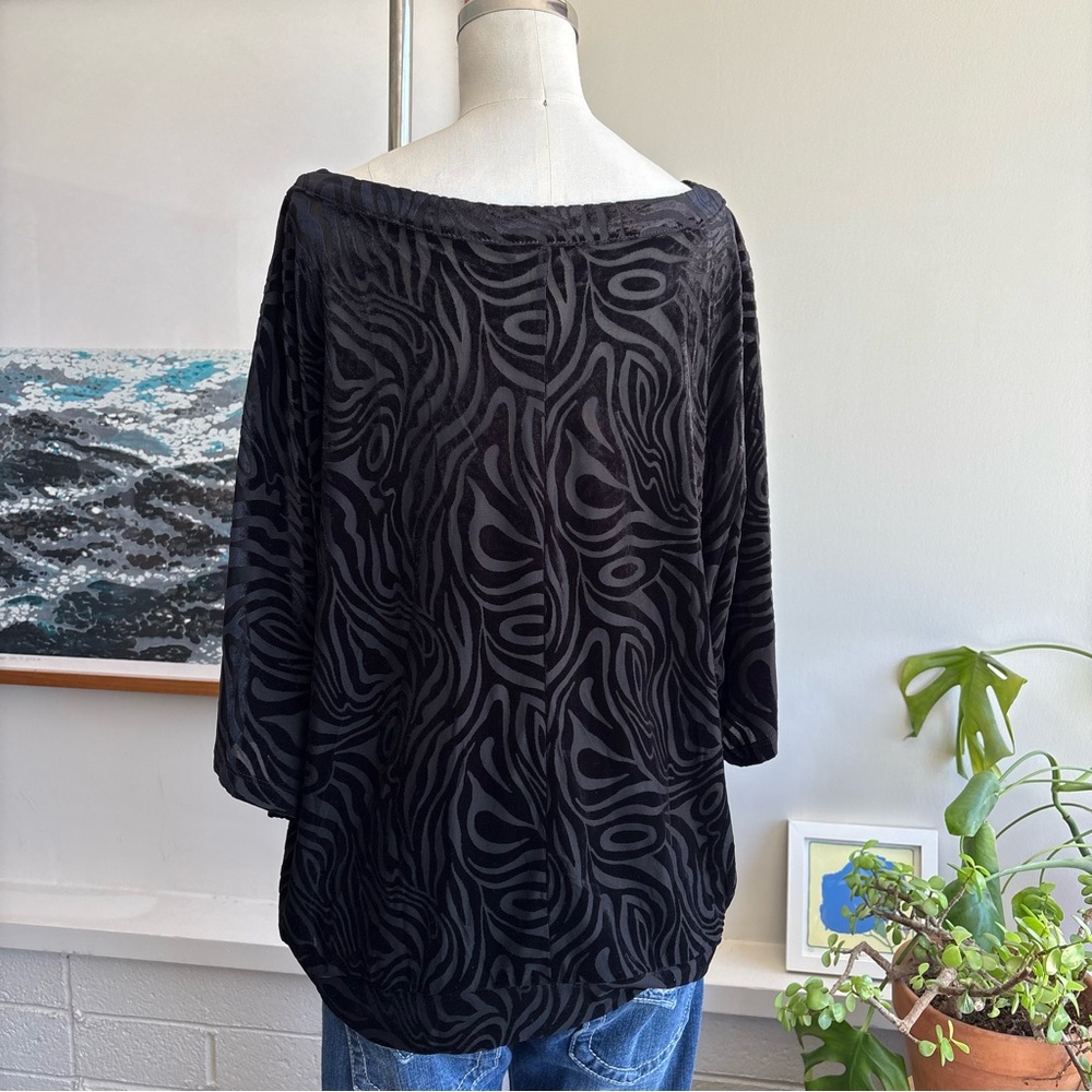Black Zebra Print Off-Shoulder Top - Picture 5 of 7